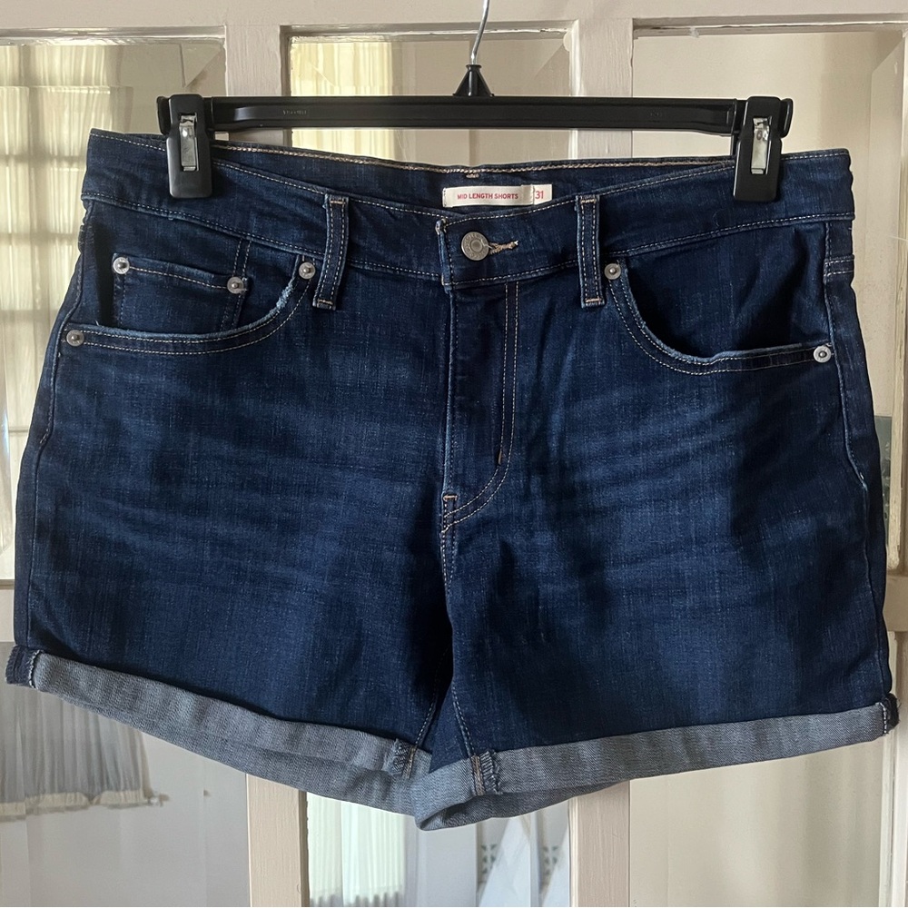 Levi’s Mid Length Denim Shorts - Size 31
